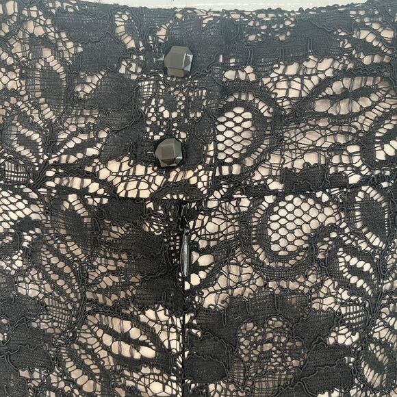 Banana Republic Lined Lace Skirt Sz. 8 Gently Loved - Picture 4 of 7